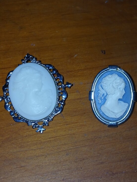 cameo Jewelry - Lot of 2 Costume Cameo Brooches – Oval Portrait Cameos